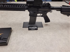 Afbeelding van ASG Armalite M15A4 met titan basic en holo