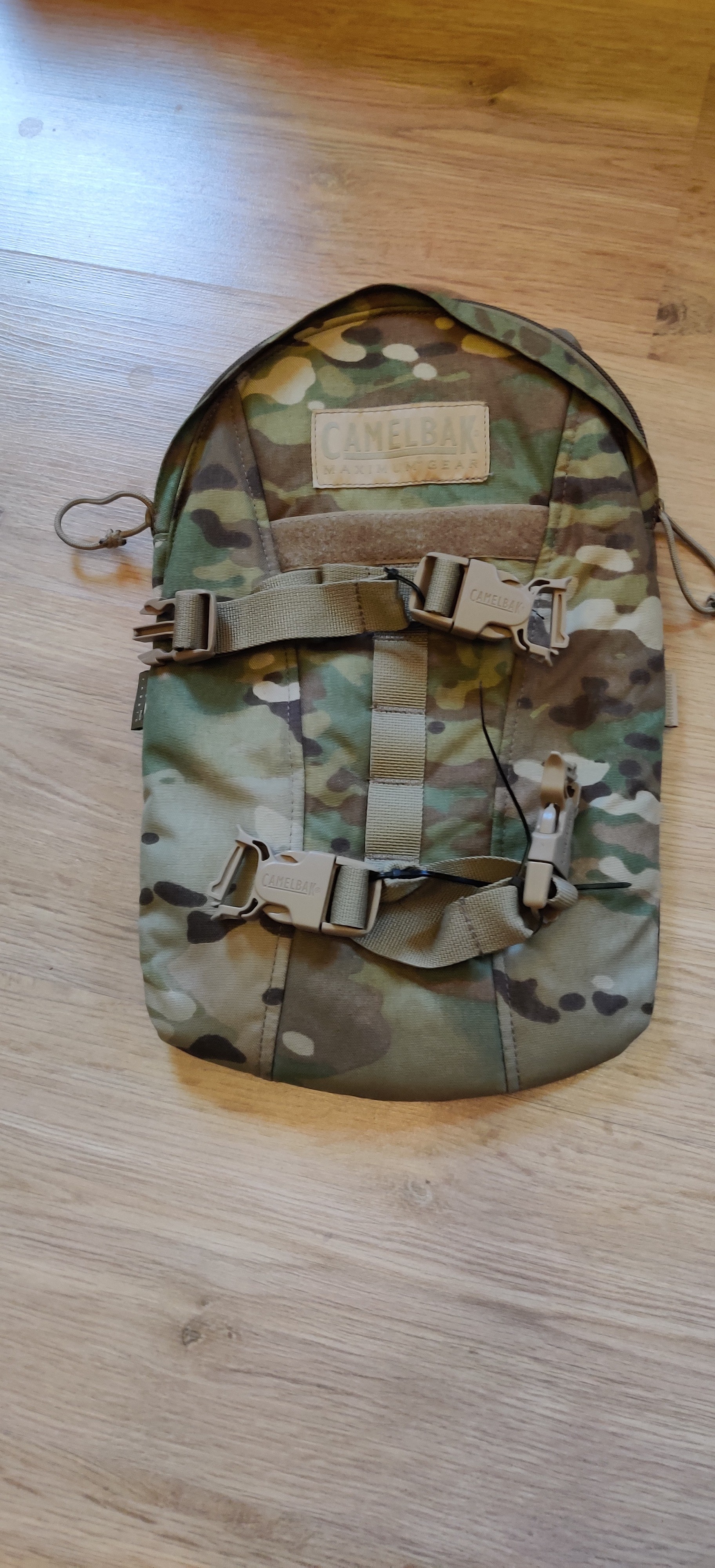 Multicam plate carrier/chest harness met pouches en Camelbak - Airsoft ...
