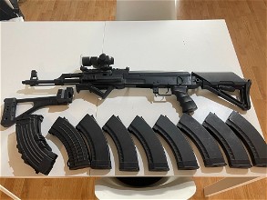 Afbeelding van AK47 met batterij en veel mags