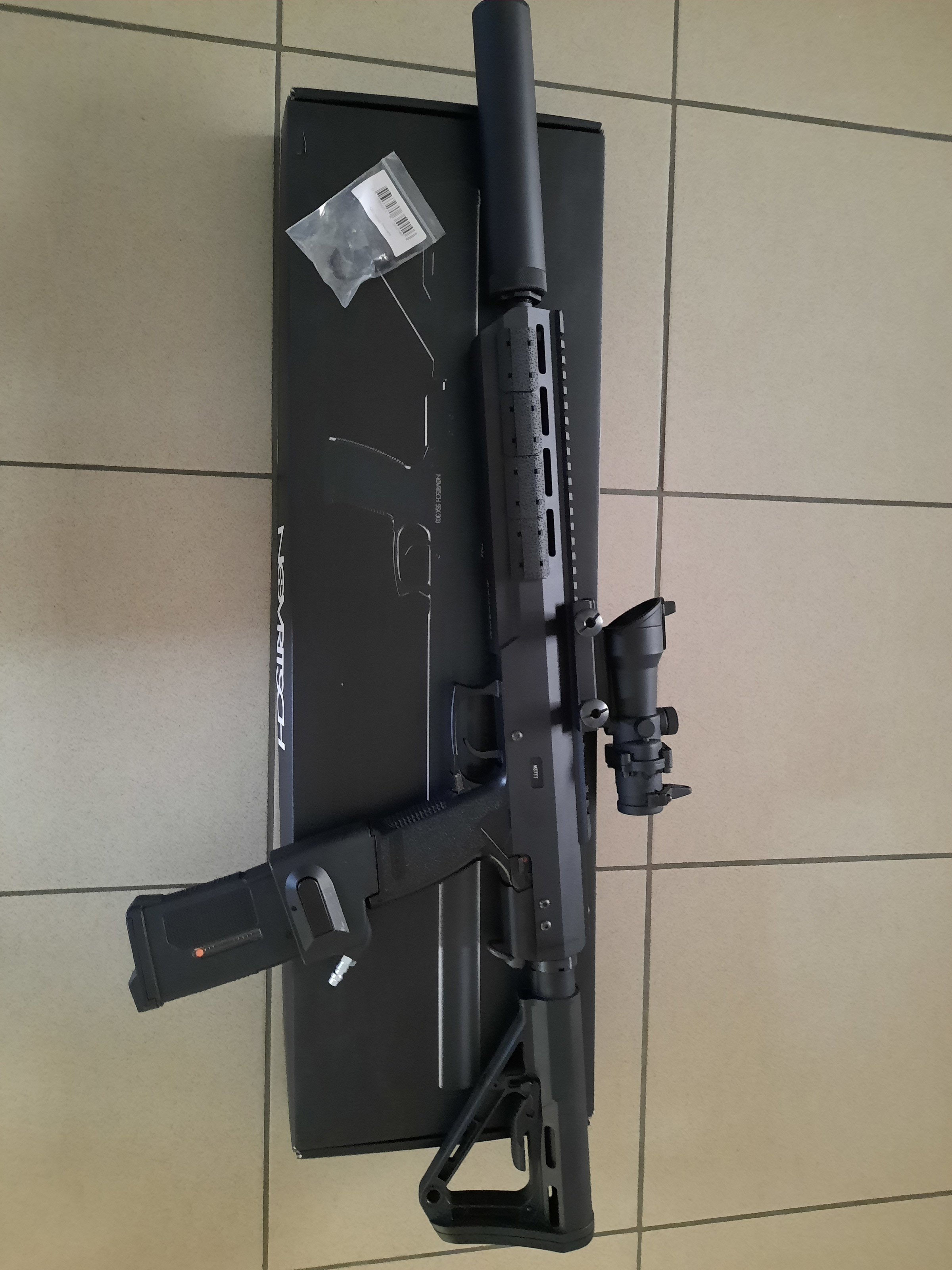 SSX303 Novritsch met HPA M4 adapter, scope, demper en railcovers