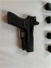 Afbeelding van Glock 17 Gen 4 met upgraded barrel en hophup.