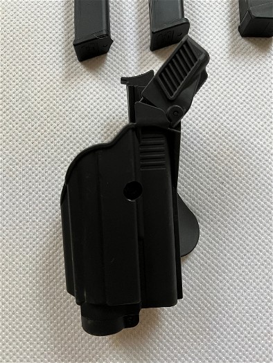 Afbeelding 2 van Glock 17 Gen 4 met upgraded barrel en hophup.