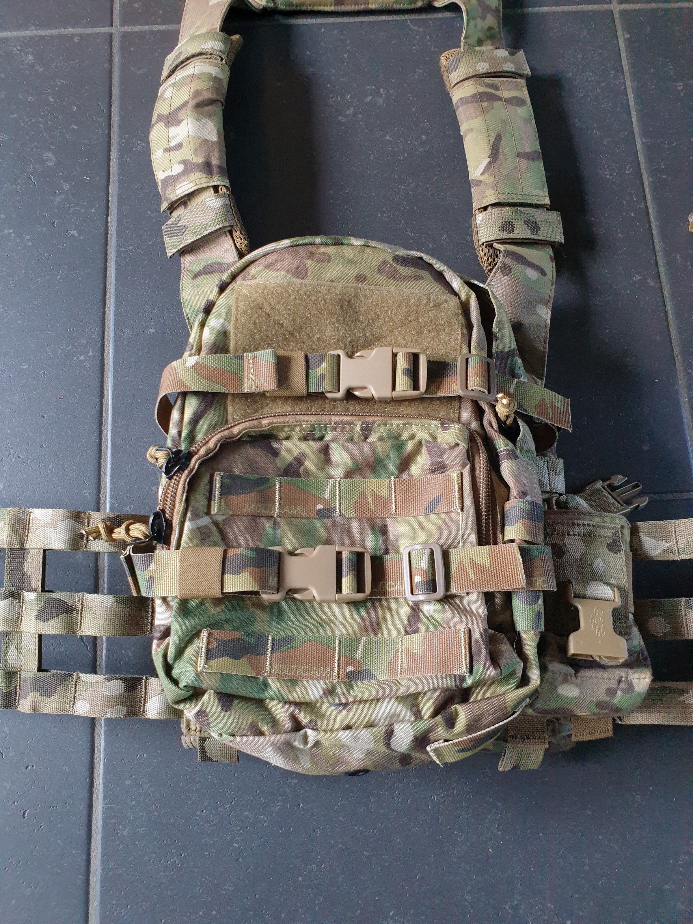 Warrior Assault Systems Recon Plate Carrier + Pathfinder Chestrig ...