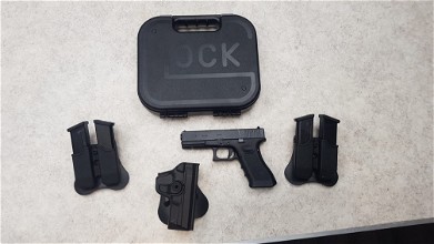 Afbeelding van We glock 17 met 4 mags, holster, 2 mag holsters  en koffer
