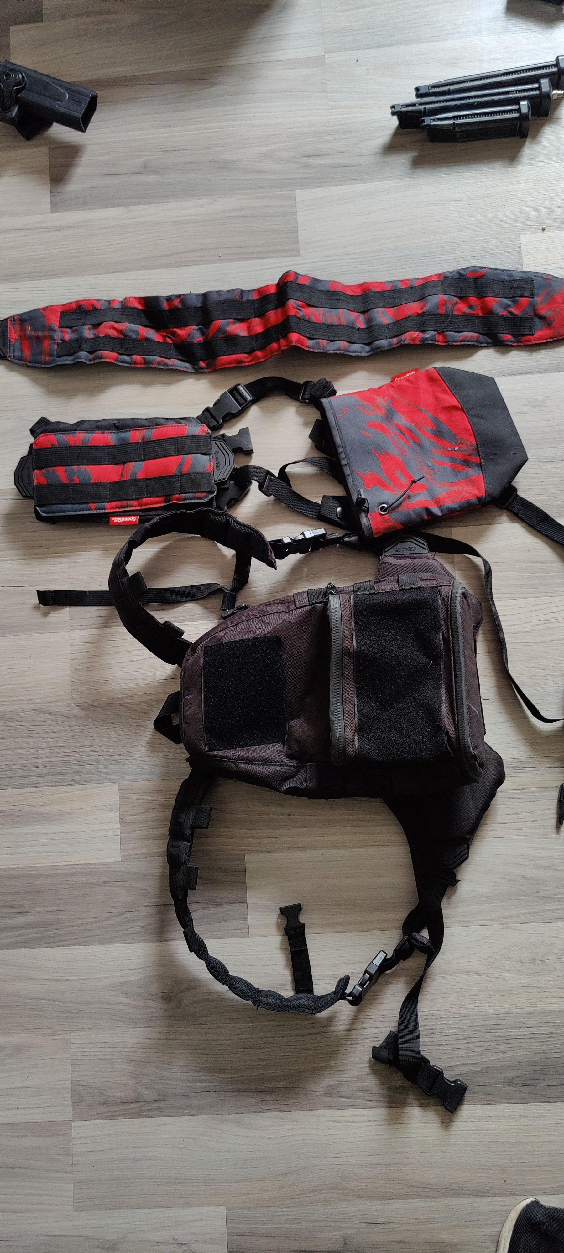 Speedqb atompack chest rig en een quick strip voor de belt. Airsoft